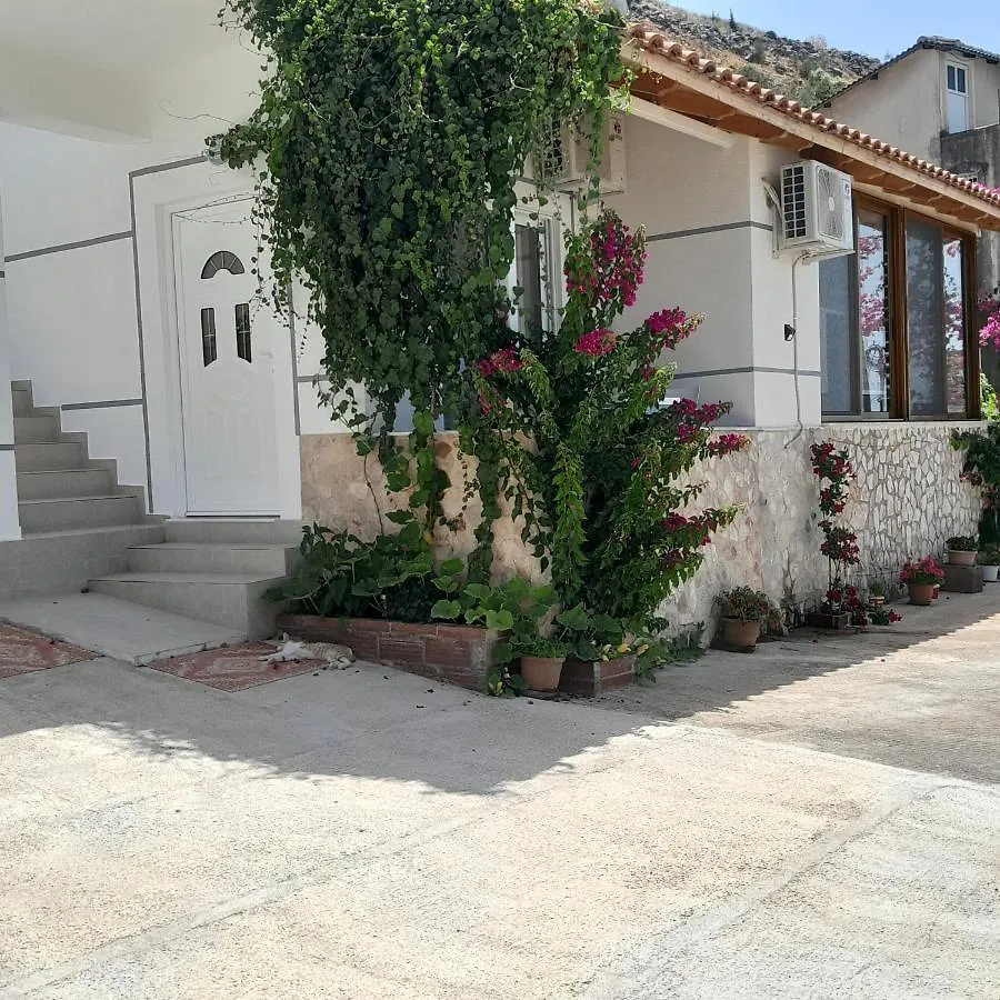 Luxury Dennis Home Саранда 0*,